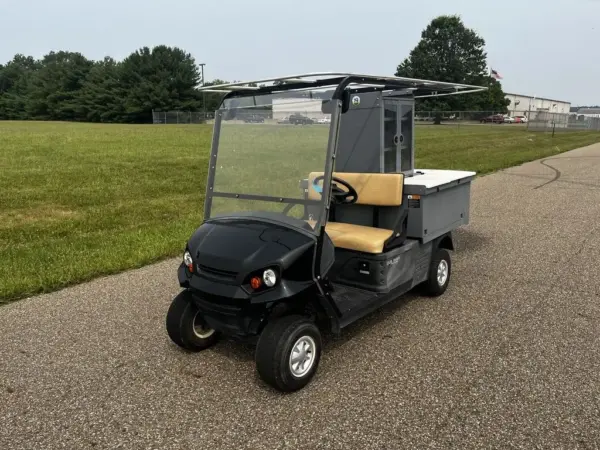 Cushman Refresher Seater Golf Cart