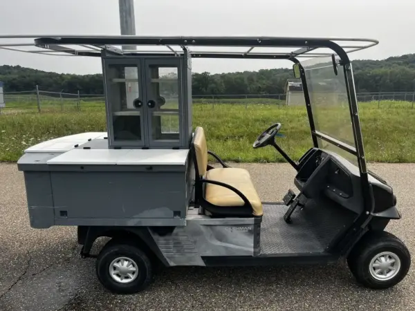 Cushman Refresher Seater Golf Cart