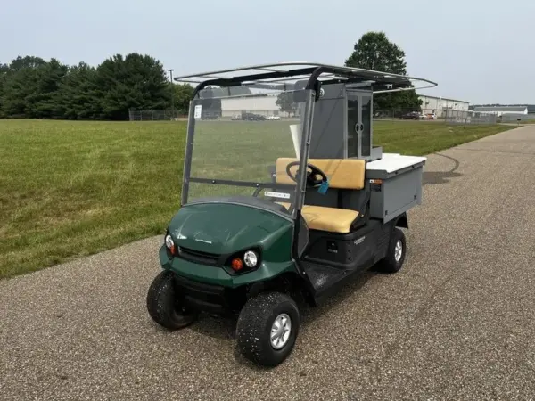 Cushman Refresher Golf Cart